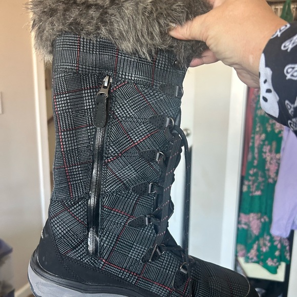 Eddie Bauer Vibram Size 9 Lace-Up Faux fur plaid boots - Picture 4 of 6